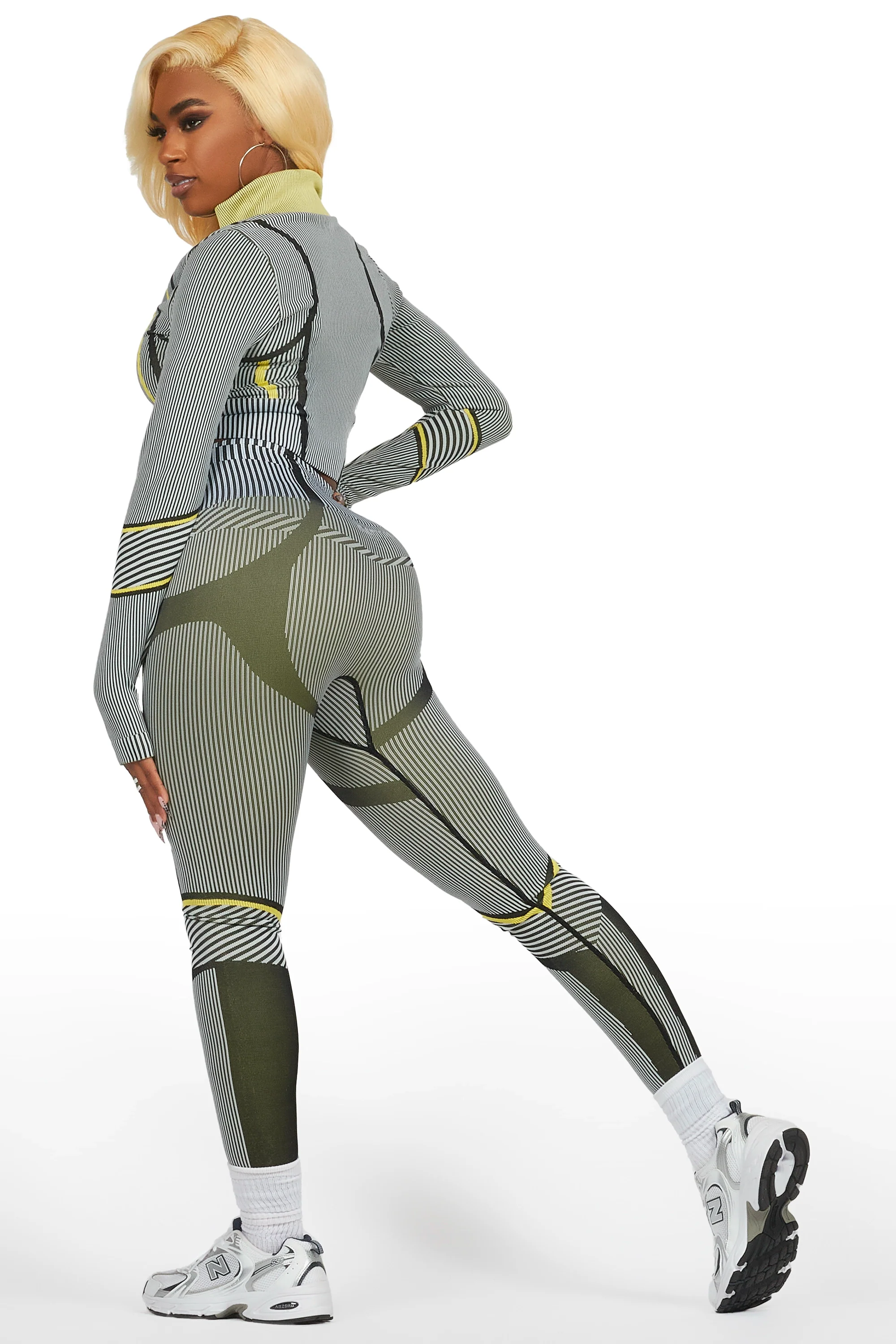 23918-derriana-black-active-set-5.webp Derriana Black Active Set