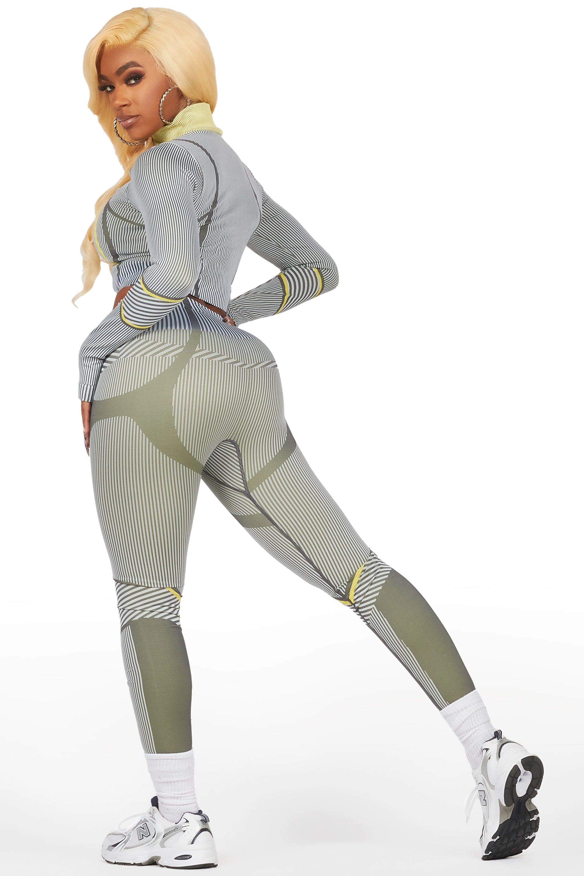 23997-derriana-charcoal-active-set-5.jpg Derriana Charcoal Active Set